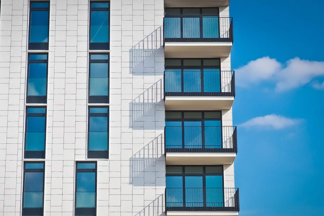 Dlaczego coraz więcej osób szuka mieszkania w mniejszym mieście?